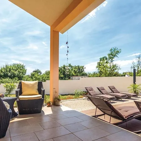 3 Bedroom Pet Friendly In Pula * Pula