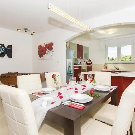 Luxurious In * 풀라