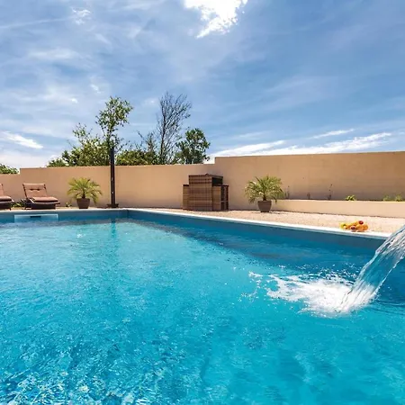 بيت للعطل 3 Bedroom Pet Friendly In Pula بولا