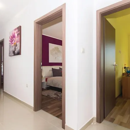 3 Bedroom Pet Friendly In Pula