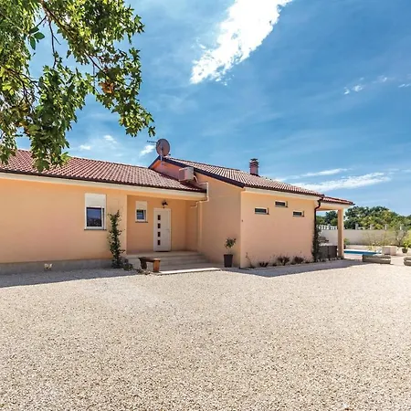 3 Bedroom Pet Friendly In Pula * بولا