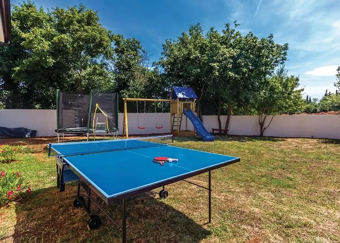 Vikendica 3 Bedroom Pet Friendly Home In Pula