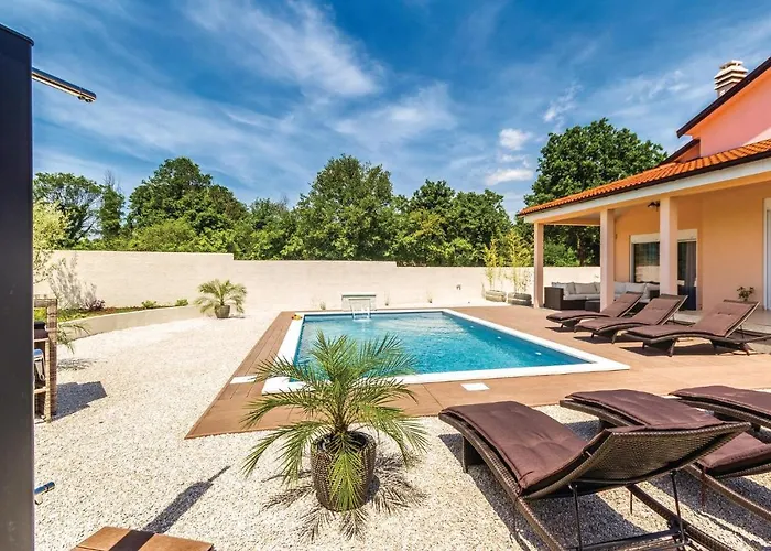 Vikendica 3 Bedroom Pet Friendly Home In Pula