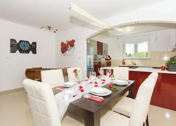 3 Bedroom Pet Friendly Home In Pula * Pula