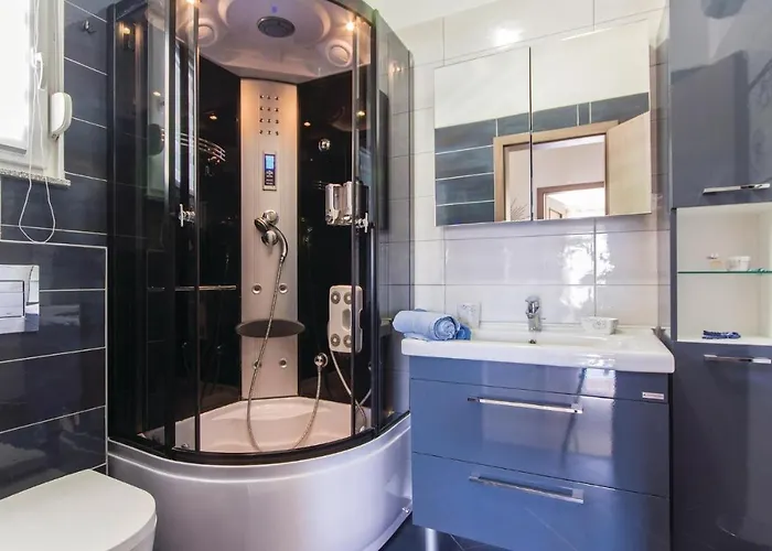 Vikendica 3 Bedroom Pet Friendly Home In Pula *