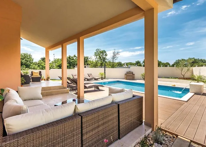 3 Bedroom Pet Friendly Home In Pula Pula