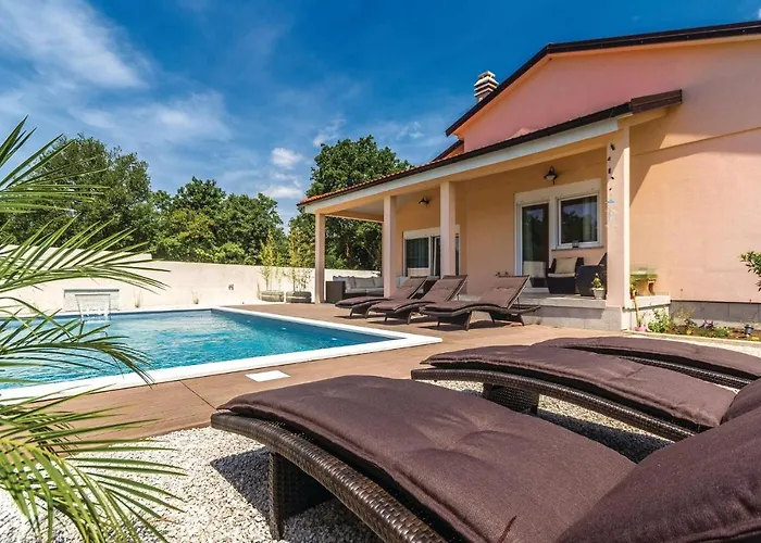 3 Bedroom Pet Friendly Home In Pula Vikendica Pula