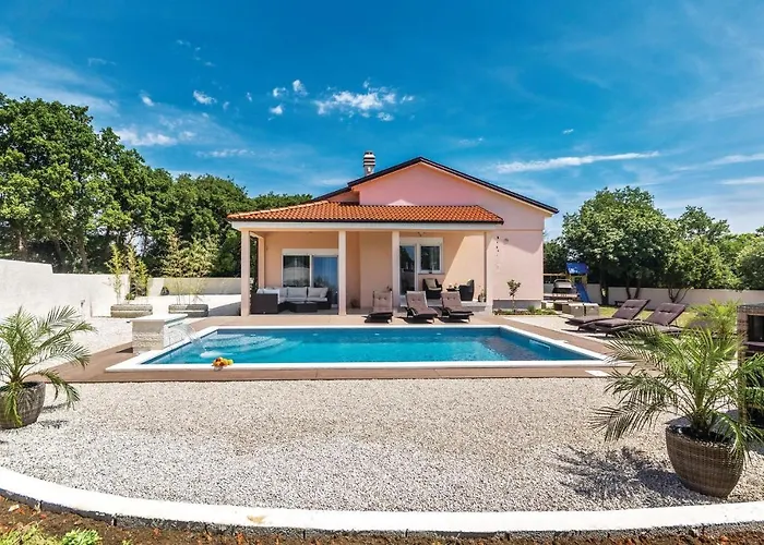 3 Bedroom Pet Friendly Home In Pula Vikendica *