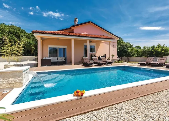 3 Bedroom Pet Friendly Home In Pula Vikendica