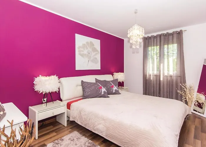 3 Bedroom Pet Friendly Home In Pula