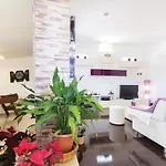 3 Bedroom Pet Friendly Home In Pula * Pula