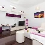 Vikendica 3 Bedroom Pet Friendly Home In Pula Pula