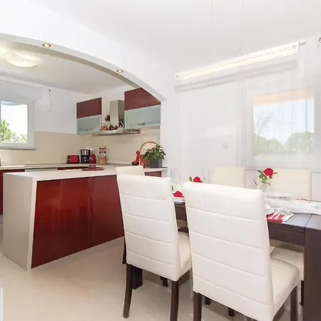 Semesterbostad Luxurious Home In Pula Pula