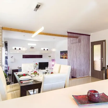 Luxurious Home In Pula * Pula