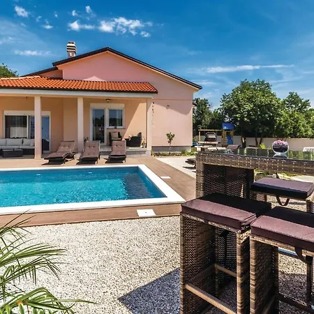 3 Bedroom Pet Friendly In Pula * Pula