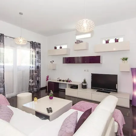Luxurious Home In Pula *