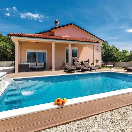 Luxurious Home In Pula Semesterbostad