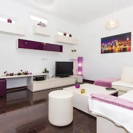 Ferienhaus Luxurious In Pula