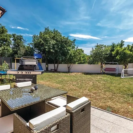 Luxurious Home In Pula Semesterbostad