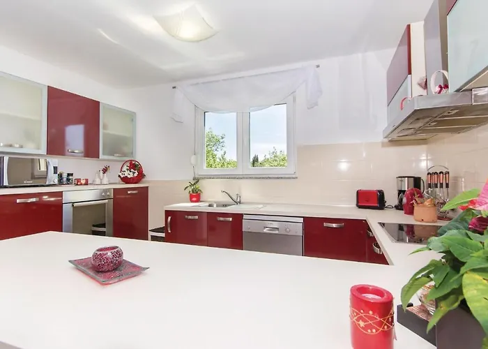 Holiday home 3 Bedroom Pet Friendly Home In Pula *