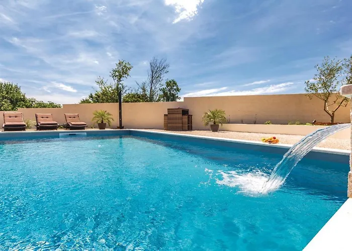 Dom wakacyjny 3 Bedroom Pet Friendly In Pula