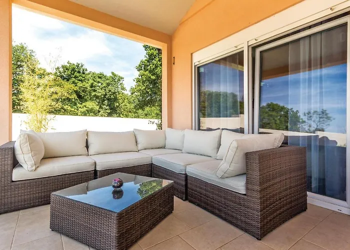 3 Bedroom Pet Friendly Home In Pula Holiday home