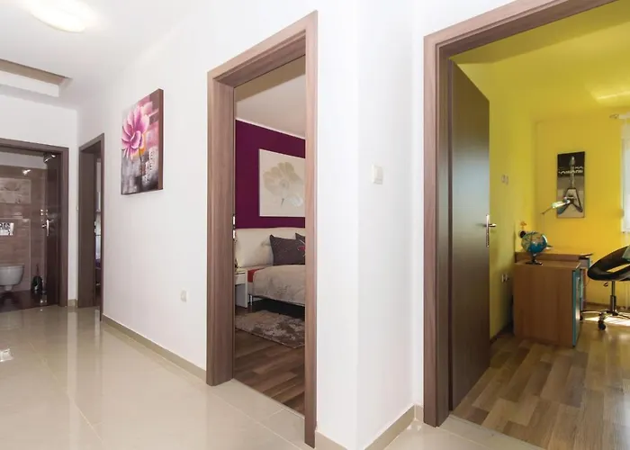 3 Bedroom Pet Friendly Home In Pula