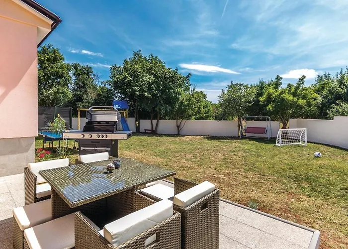 3 Bedroom Pet Friendly Home In Pula Holiday home